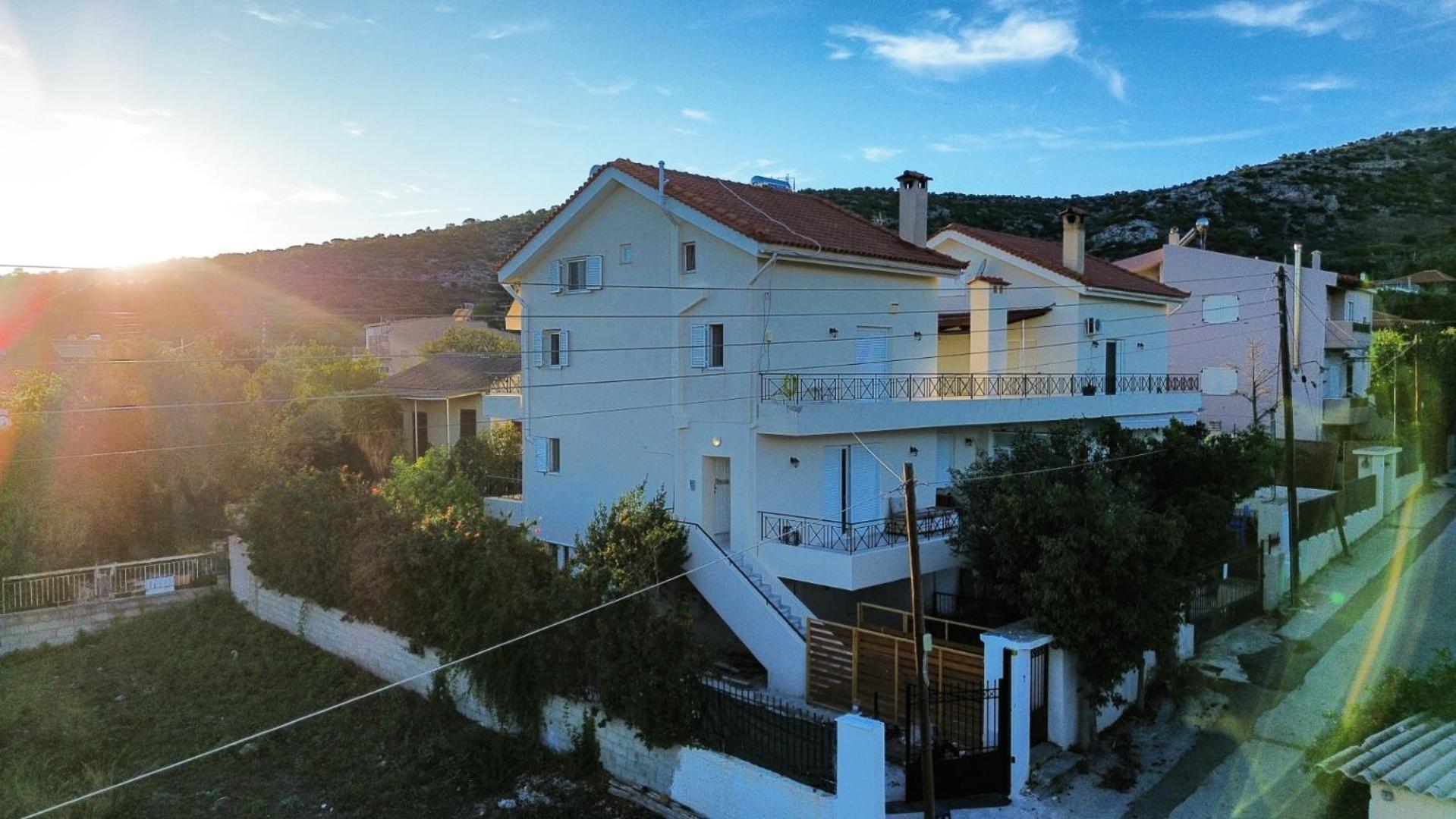 Agia Marina  Beautiful Maisonette With A View To The Mountains And The Sea מראה חיצוני תמונה